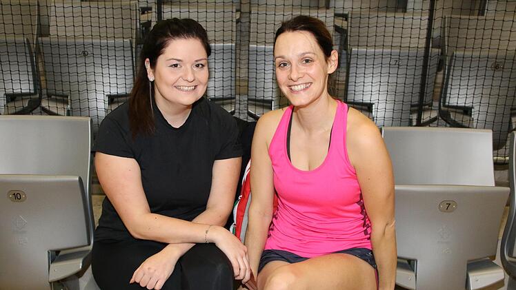 Christin Otto und Maria Eichhoff wollten bei der Fitnessnacht ins Schwitzen kommen. Foto: Desombre