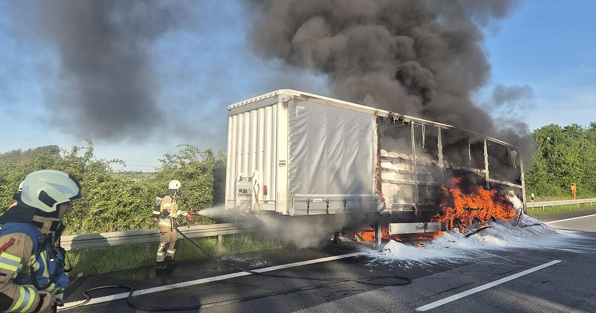 Truck burns out on the A70 - | Fire department praises the operation