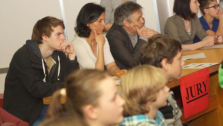 ... und der Jury beobachtet.
