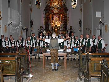 Der Schlierseer Alpenchor kommt am Samstag, 6. August, zum Musikantentreffen nach Stangenroth und wird am Sonntag, um 11 Uhr, den Gottesdienst auf dem Kreuzberg gestalten. Foto: Schlierseer Alpenchor