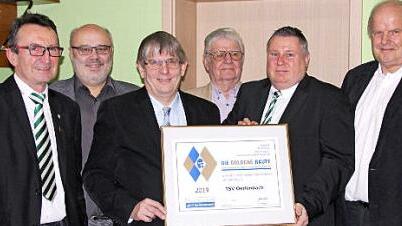 Bei der Verleihung der Goldenen Raute (von links): Reiner Borst, Bürgermeister Franz Kuhn, Kreis-Ehrenamtsbeauftragter Klaus Eisenmann, Ehrenmitglied Paul B. Küthe, Vorsitzender Jochen Straub und Kreisvorsitzender Rainer Lochmüller.