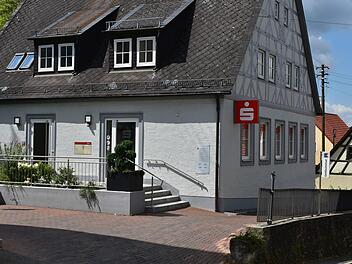 Das Sparkassengebäude in Hiltpoltstein Foto: Petra Malbrich