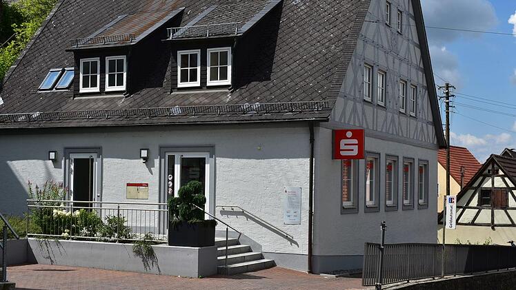 Das Sparkassengebäude in Hiltpoltstein Foto: Petra Malbrich