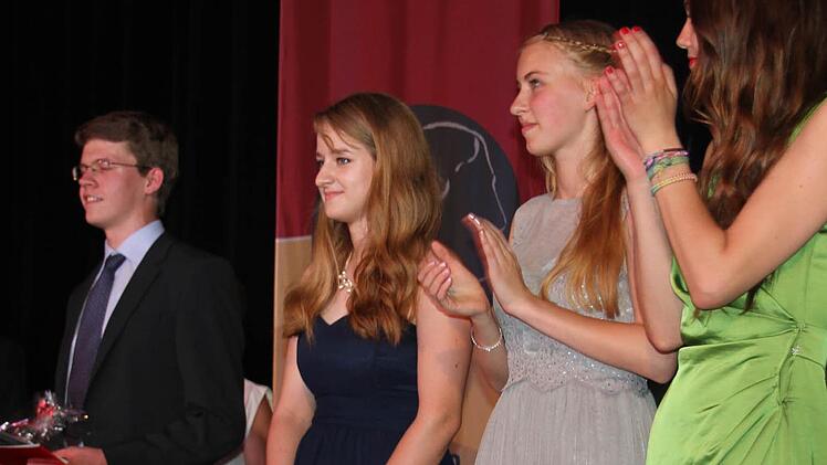Die Schulbesten: Sophia Reinmund, Anna Mai, Ann-Kathrin Grimmer und Michael Wicklein (von rechts).