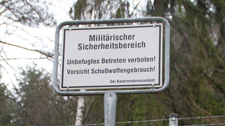 Auf militärischem Gelände: Die Wildfleckener Schule steht auf dem Gelände der Bundeswehr. Foto: Julia Raab