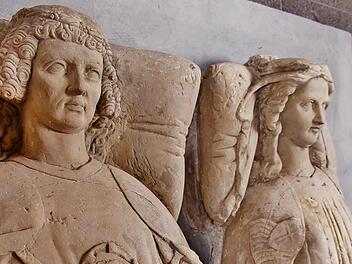 Herausragendes Denkmal in der Klosterkirche Frauenroth. Grabplatten: Otto und Beatrix von Botenlauben.  Foto: Werner Vogel