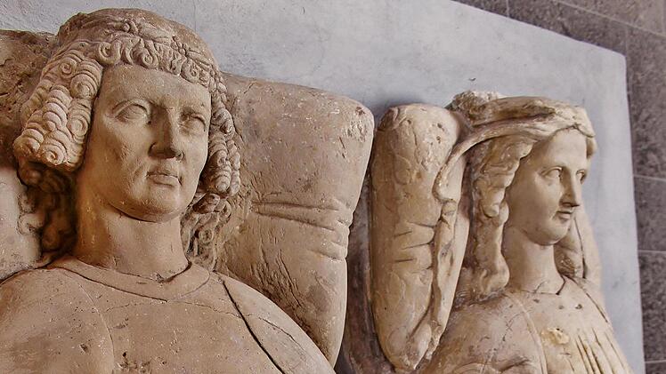 Herausragendes Denkmal in der Klosterkirche Frauenroth. Grabplatten: Otto und Beatrix von Botenlauben.  Foto: Werner Vogel