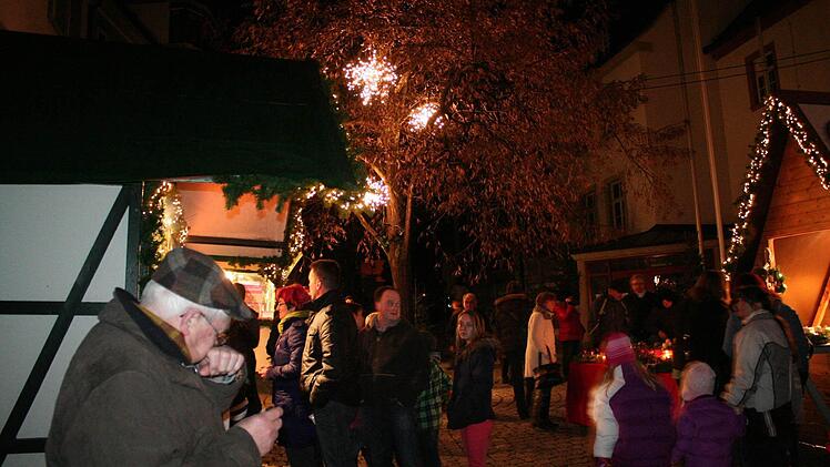 Budenzauber im Innenhof des Landratsamtes