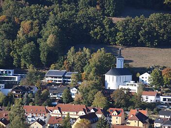 Im alten Blaicher Kindergarten links von der Auferstehungskirche sollen Wohnungen entstehen.Foto: Katrin Geyer