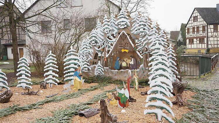 Die Dorferneuerung in Diebach steht in diesem Jahr im Fokus. Die Krippe wird am Samstag, 10. Januar, abgebaut. Fotos: Gerd Schaar