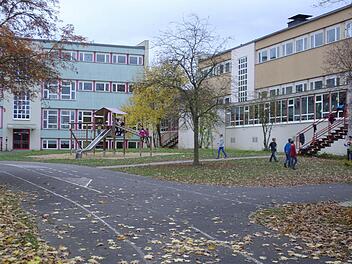 Handwerker werden in den nächsten beiden Jahren in und um die Johannes-Petri-Schule anzutreffen sein.  Foto: Winfried Ehling