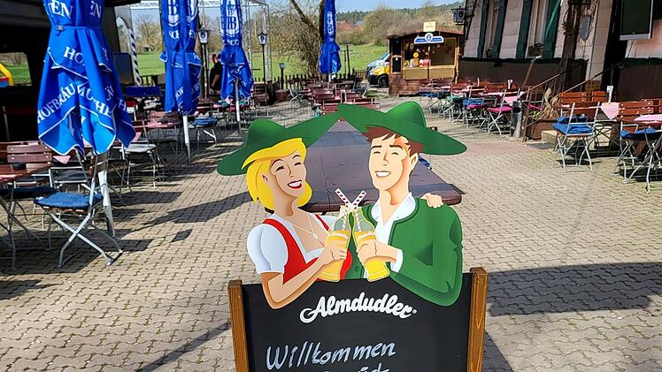 Schwabach: Oberstufenparty in Biergarten frühzeitig abgebrochen - Betreiber schickt Gäste nach Hause