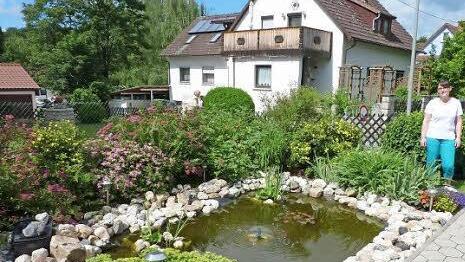 Der Vorgarten der Familie Bayer  Foto: Gerd Fleischmann