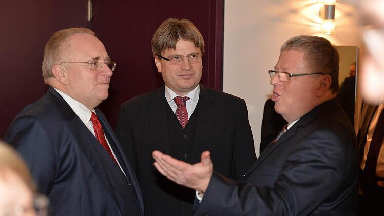 Der Präsident des Oberlandesgerichts, Clemens Lückemann (rechts), im Gespräch mit Minister und Generalstaatsanwalt