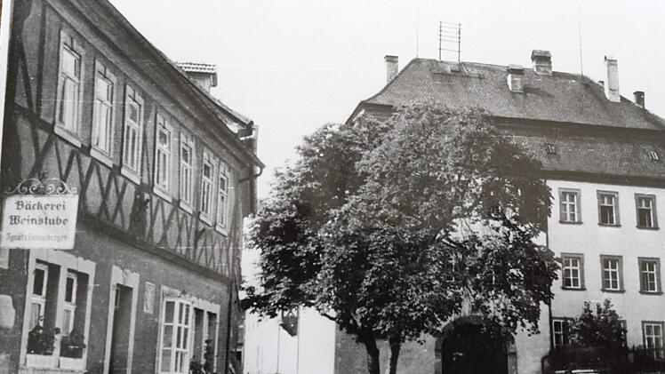 Ein Amtsgericht (Gebäude im Bild hinten)  gab es bis 1973 in Münnerstadt.Bestand Stadtarchiv