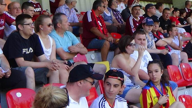 Der 1. FC Nürnberg konnte seine Fans im Waldstadion in Weismain beim Testspiel gegen den FC Valencia begeistern. Foto: Timo Weith
