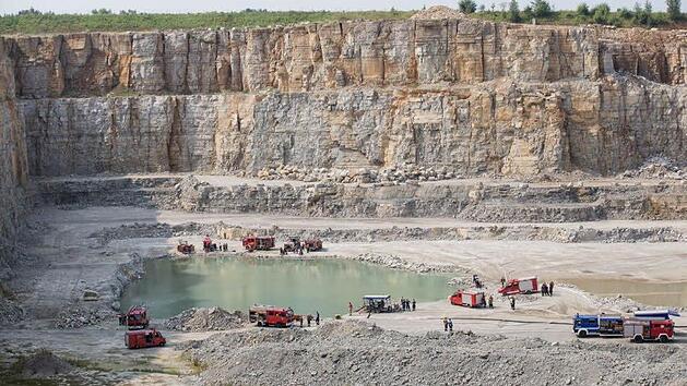 Auf dem Betriebsgelände in Gräfenberg wurde der Hochwasser-Notfall geübt.