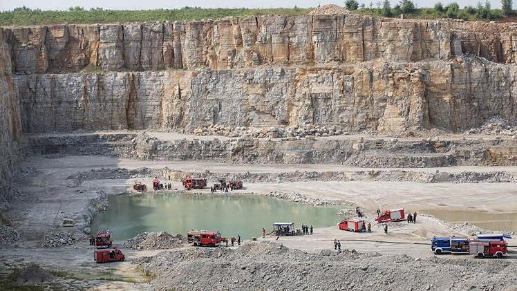 Auf dem Betriebsgelände in Gräfenberg wurde der Hochwasser-Notfall geübt.