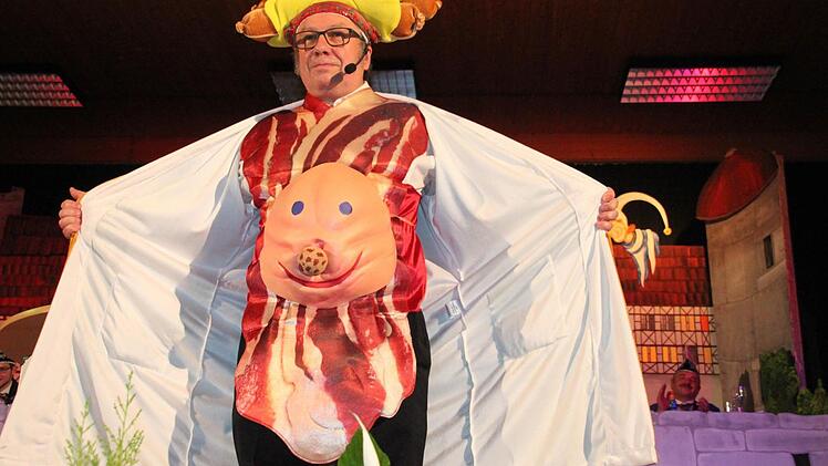 Wolfgang Baumann, der "Nölla" aus Knellendorf bei Kronach, führte mit seinem Bauch ein zwerchfellerschütterndes Gespräch.