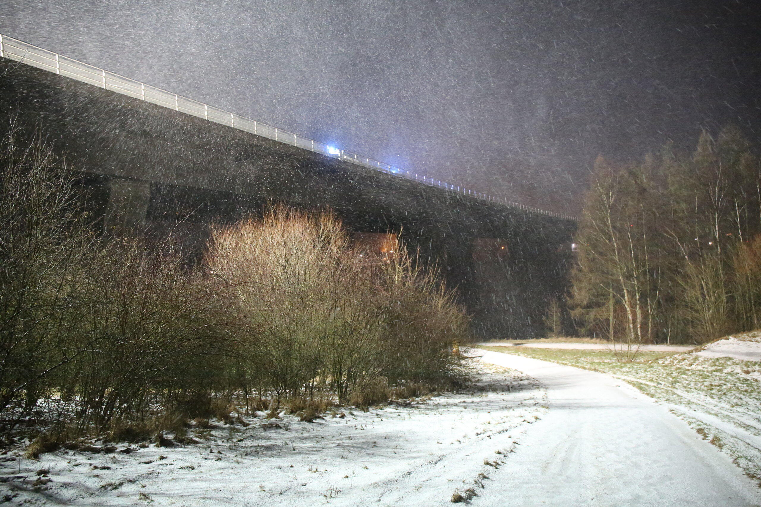 Bilder von Unfallserie auf der A9 Mann stürzt von Brücke in den Tod