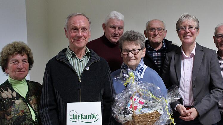 Ehrungen standen beim Obst- und Gartenbauverein Reiterswiesen an. Unser Foto zeigt (von links)  Irmgard Heinrich, Franz Dahnke, Christa Kirch, Albin Geist, Martina Greubel und  Werner Schweikardt. Werner Vogel