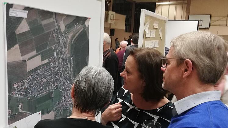 Viel gab es zu sehen, zu lesen und zu diskutieren. Foto: Sigismund von Dobschütz