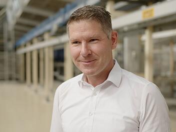 Daniel Jeschonowski vom Porzellan-Produzenten Kahla macht sich Sorgen um die Zukunft seines Traditionsunternehmens.