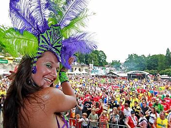 Als Samba-Hauptstadt Europas zieht Coburg alljährlich hunderttausende Besucher in ihren Bann. Foto: djd/Tourist Information Oberes Maintal-Coburger Land