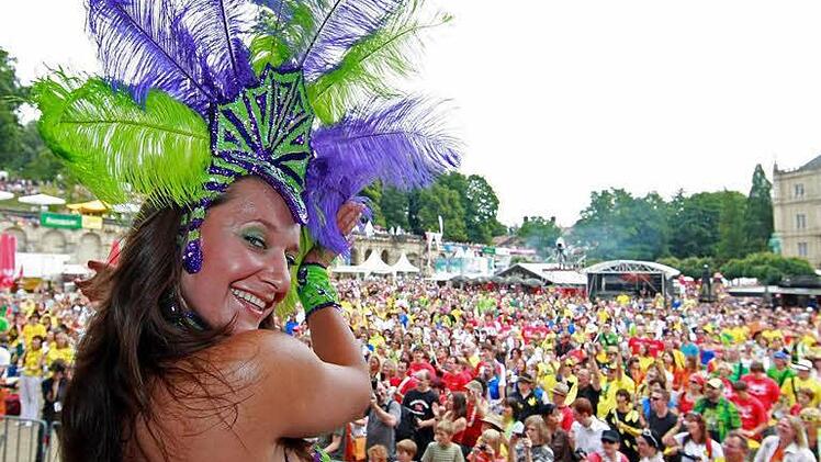 Als Samba-Hauptstadt Europas zieht Coburg alljährlich hunderttausende Besucher in ihren Bann. Foto: djd/Tourist Information Oberes Maintal-Coburger Land
