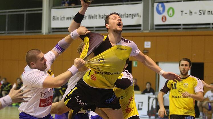 Romas Kirveliavicius musste ordentlich einstecken und spielte sogar mit einem Pferdekuss weiter.