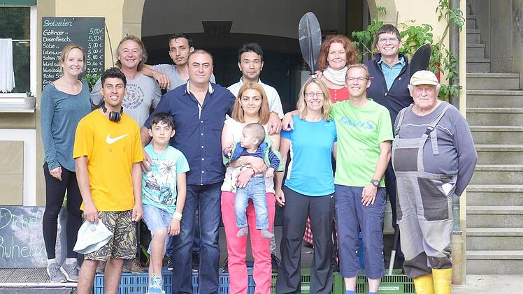 Zum Team des Kurzfilms "Schäuferla & Ayran"  von  Ronja Hemm gehören die Kabarettisten  Annette Grabiger und  Mäc Härder, die Flüchtlinge Baragazi Shafi; Dalletzai Hayatullah; Ibrahimi Ali Resa und Familie Quliyer, außerdem Hans Göller,  Wolfgang Desel und Uli John.pr