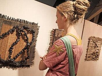 Einige der in der Ausstellung gezeigten Exponate wurden extra für die Ausstellung in Lichtenfels und Dalhausen gefertigt. Fotos: Gerda Völk