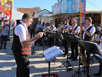 Die "Kleine Wachenrother Dorfmusik” darf auf der Kerwa nicht fehlen.   Foto: Evi Seeger