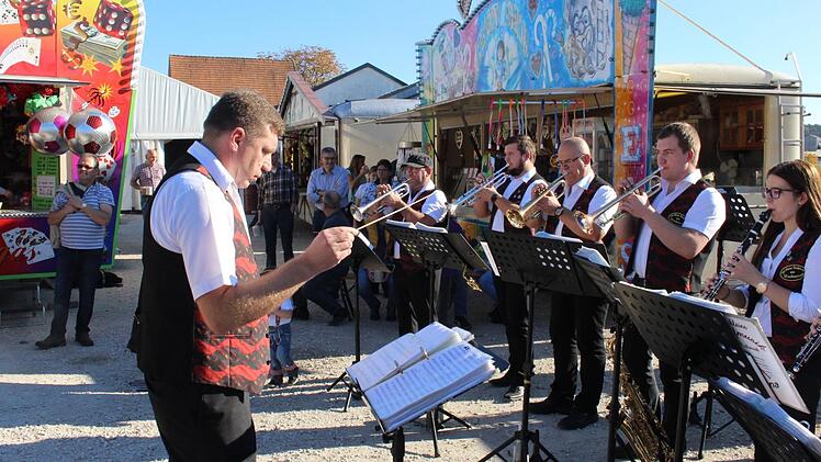 Die "Kleine Wachenrother Dorfmusik” darf auf der Kerwa nicht fehlen.   Foto: Evi Seeger