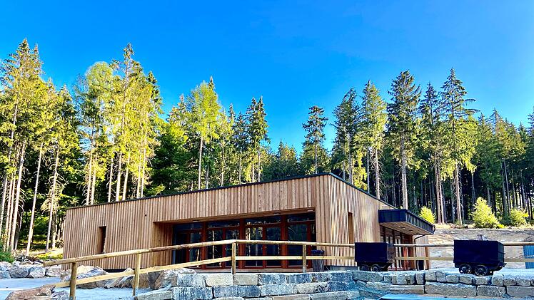 Ein neues Besucherzentrum ermöglicht umfassende Einblicke in die Bergbauzeit und den historischen Abriss.
