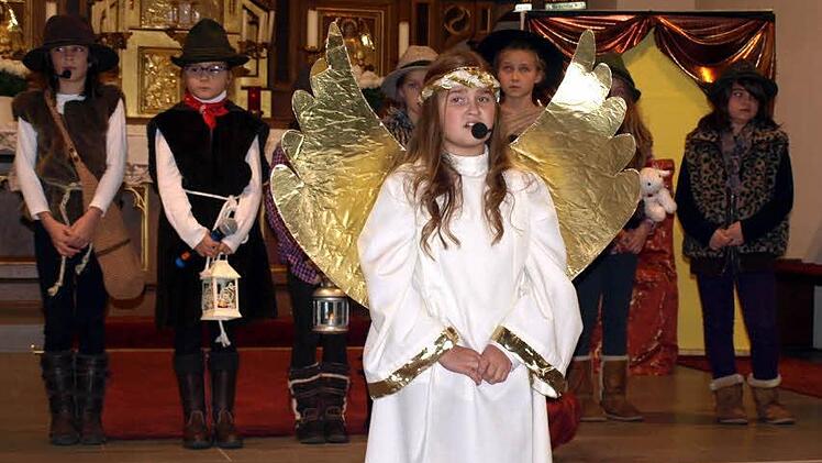 Inga Zänker hatte zwei Soli als Erzengel Gabriel, im Hintergrund die Hirten.