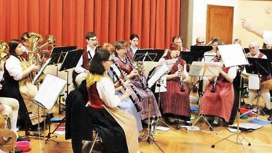 Die Weismainer Blaskapelle sorgte in ihrer Hauptversammlung f&uuml;r musikalische Abwechslung. Foto: Roland Dietz