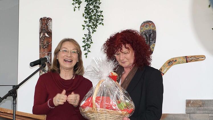 Ortsvorsitzende Renate Schroff (links) begrüßte als Rednerin die Europaabgeornete Kerstin Westphal.