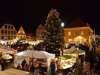 Ein Blick auf den Weihnachtsmarkt.   Foto: Fred Rautenberg
