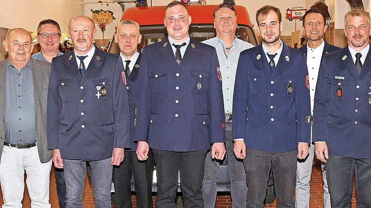 Das neu gew&auml;hlte F&uuml;hrungsteam mit Vertretern der Stadt Lichtenfels (v. l.): Roland Lowig, Horst S&uuml;nkel, Otto Gehr (Vorsitzender), Hermann Schubert, Sebastian Zeis (Zweiter Kommandant), Uwe Reinhardt, Fabian St&auml;nder (Erster Kommandant), Andreas H&uuml;g...