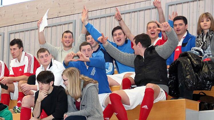Die Fans in der Halle freuen sich über ein gutes Spiel.  Fotos: Johanna Blum