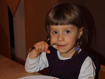 Ein paar Pommes nur - Lottas Ernährung ist an ganz strenge Vorgaben gebunden. Fotos: Ralf Kestel