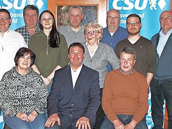 Die neu gewählte Führung des CSU-Ortsverbandes Mistelfeld mit Vorsitzendem Bernd Krauß (sitzend, Mitte) sieht sich auch weiterhin in der Verantwortung.