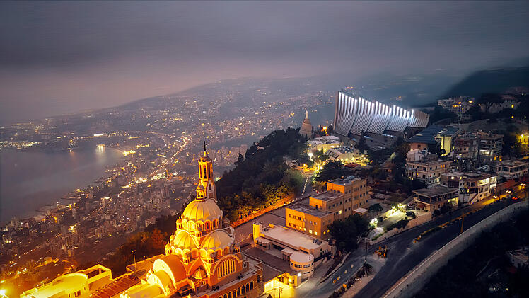 Harissa mit Blick auf Beirut, Libanon bei Nacht