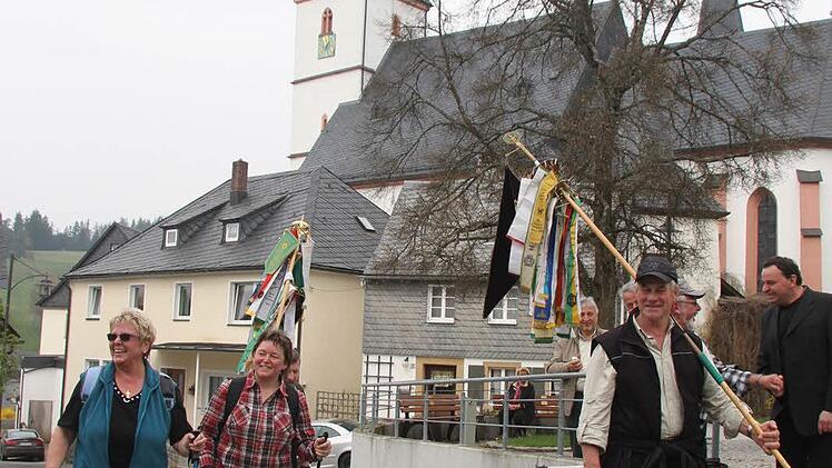 Morgens um sieben Uhr brachen die Zeyerner auf - und wanderten bis nach Grafengehaig