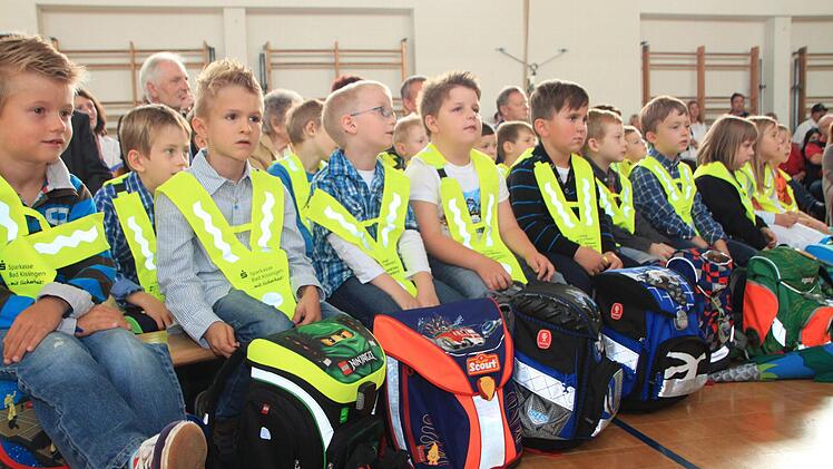 Übergabe der Sicherheitsdreiecke zum Schulanfang 2014 in Münnerstadt. Fotos: Paul Ziegler/Heike Beudert