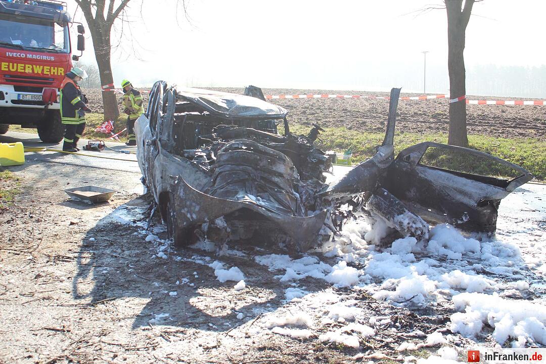 Tödlicher Unfall im Kreis Bayreuth: Auto verbrennt