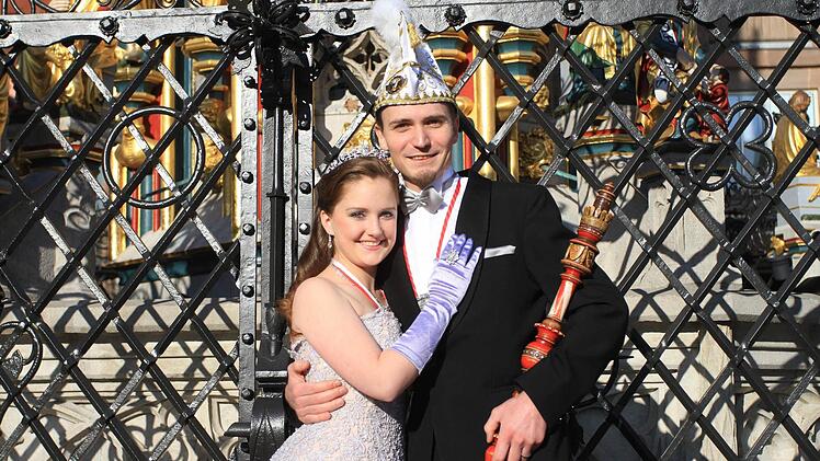 Am Samstag (21.01.2017) fand die offizielle Vorstellung des neuen Nürnberger Prinzenpaares Prinz Andi II. und Prinzessin Tamara I. statt. Foto: News5/Friedrich