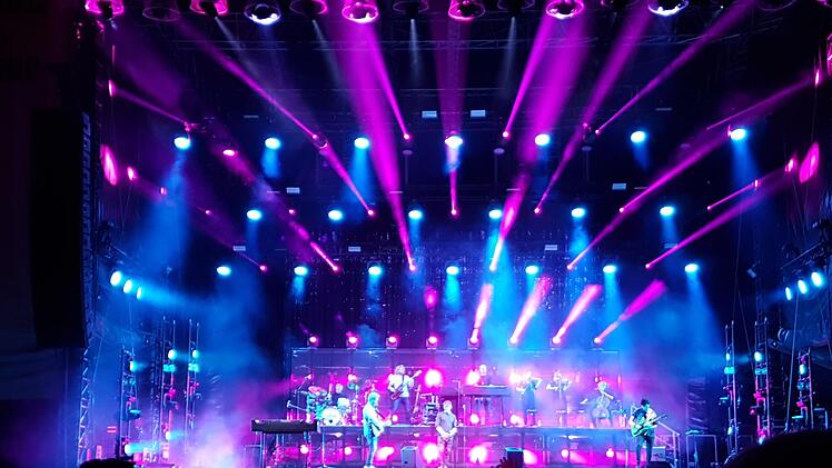Von der Lightshow bei a-ha schwärmte nicht nur das Publikum, auch Veranstalterin Gaby Heyder war begeistert, was die Band aus dem technischen Grundgerüst zauberte.Ulrike Nauer