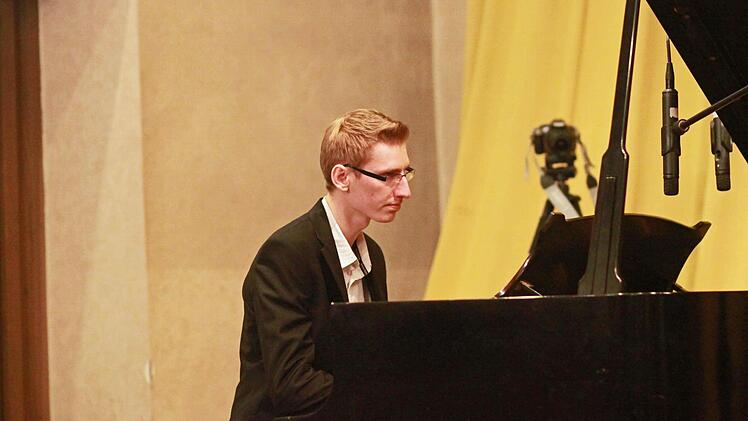 Bei seinem Konzert-Debüt im Casimirianum beeindruckte Andreas Wolff mit einem Programm unter dem Motto "Best of Ludovico Einaudi".Foto: Jochen Berger